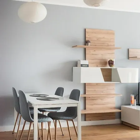 Metro Mlynow Silver Апартаменты *