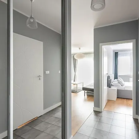 Metro Mlynow Silver Apartment Warsaw