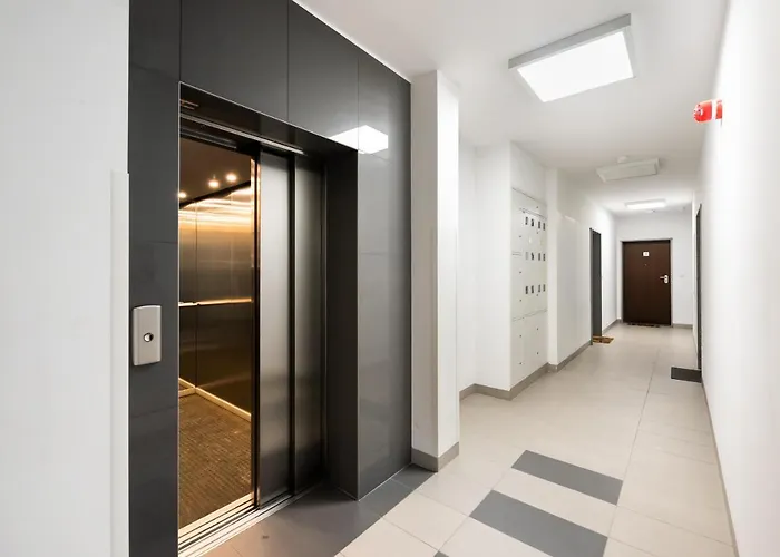 Metro Mlynow Silver Apartment Warsaw