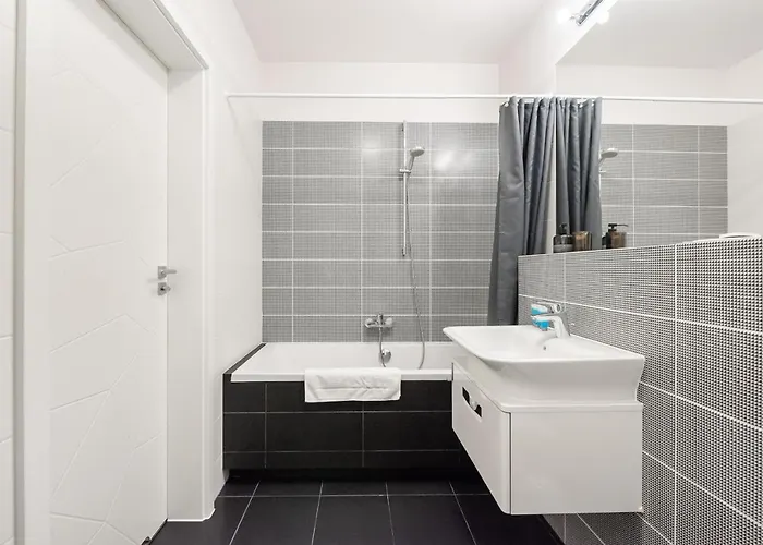 Metro Mlynow Silver * Warsaw