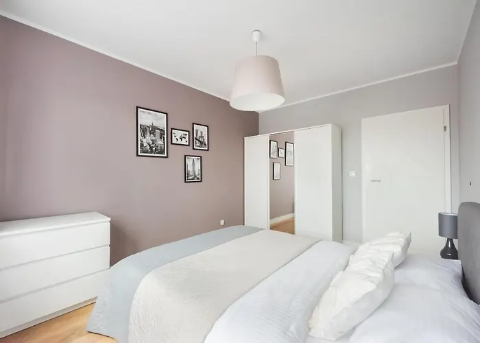 Metro Mlynow Silver * Warsaw