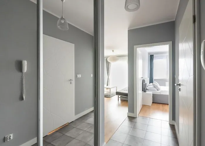 Metro Mlynow Silver Apartment Warsaw